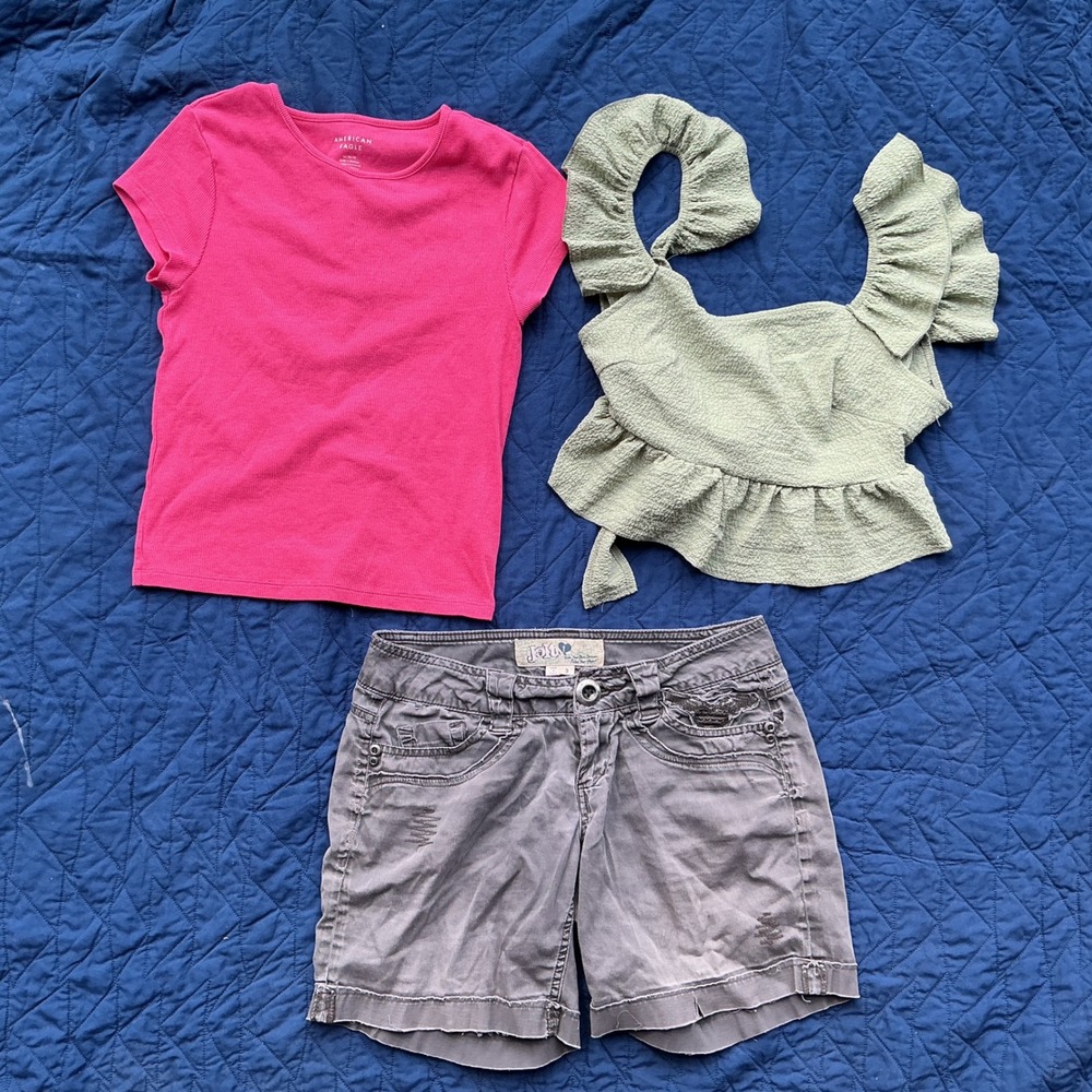 American Eagle & Jolt Bundle Women shorts‎ & 2 Summer Tops Distressed
